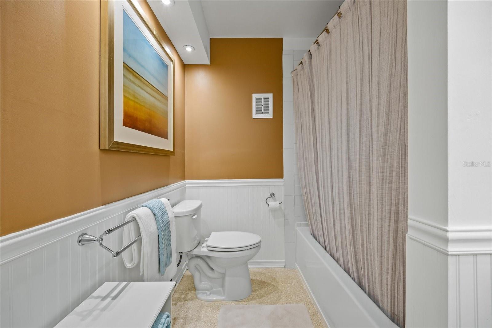 IMPERIAL POINT CONDO - Residential