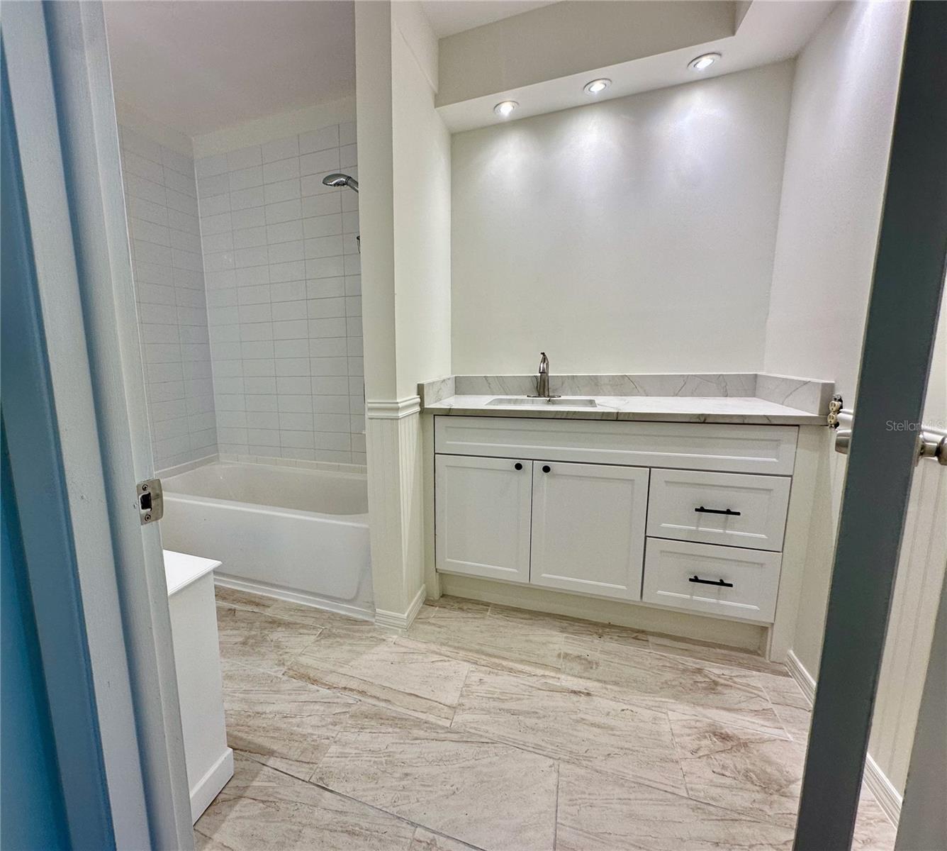 IMPERIAL POINT CONDO - Residential