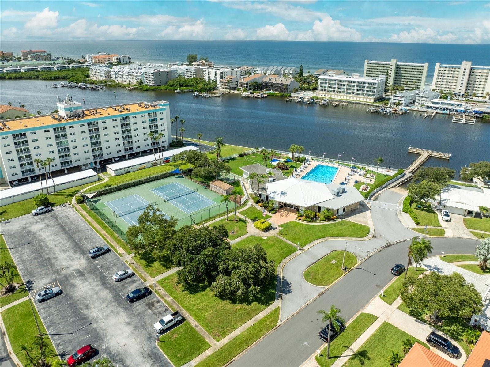IMPERIAL POINT CONDO - Residential