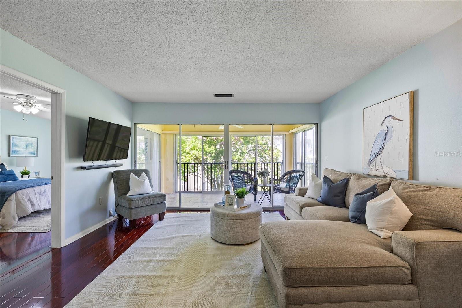 IMPERIAL POINT CONDO - Residential