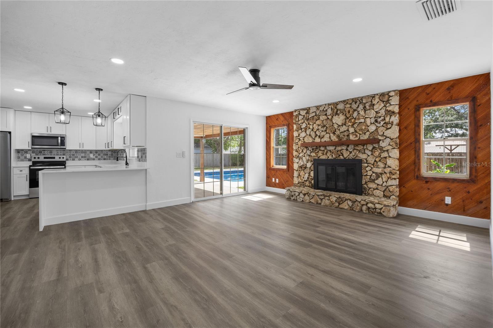 COUNTRY ESTATE - Residential