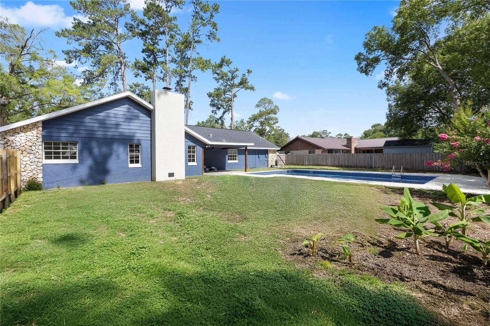 COUNTRY ESTATE - Residential