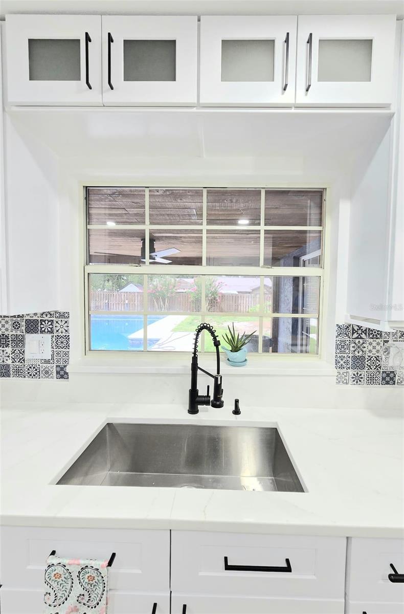 COUNTRY ESTATE - Residential