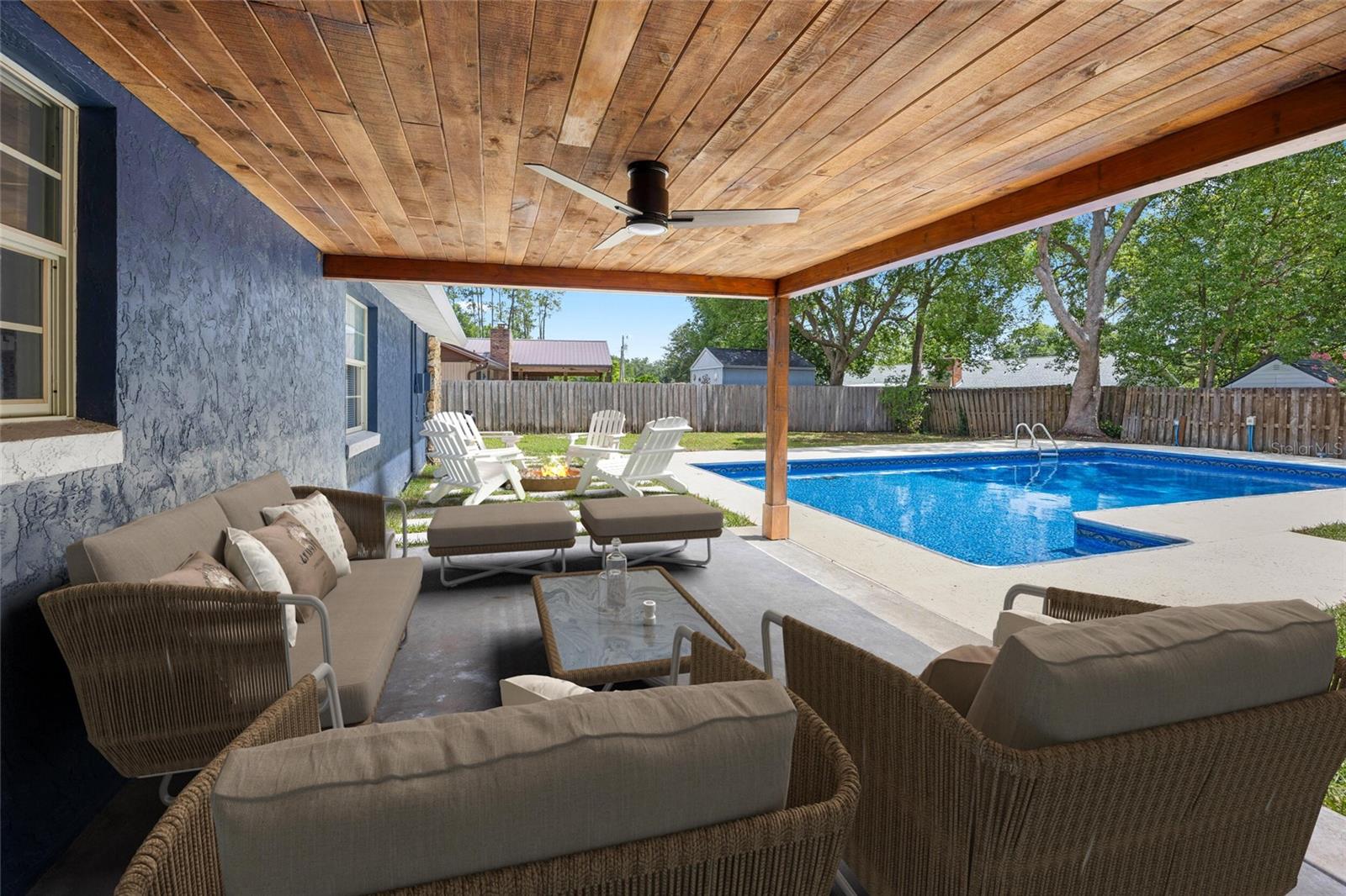 COUNTRY ESTATE - Residential