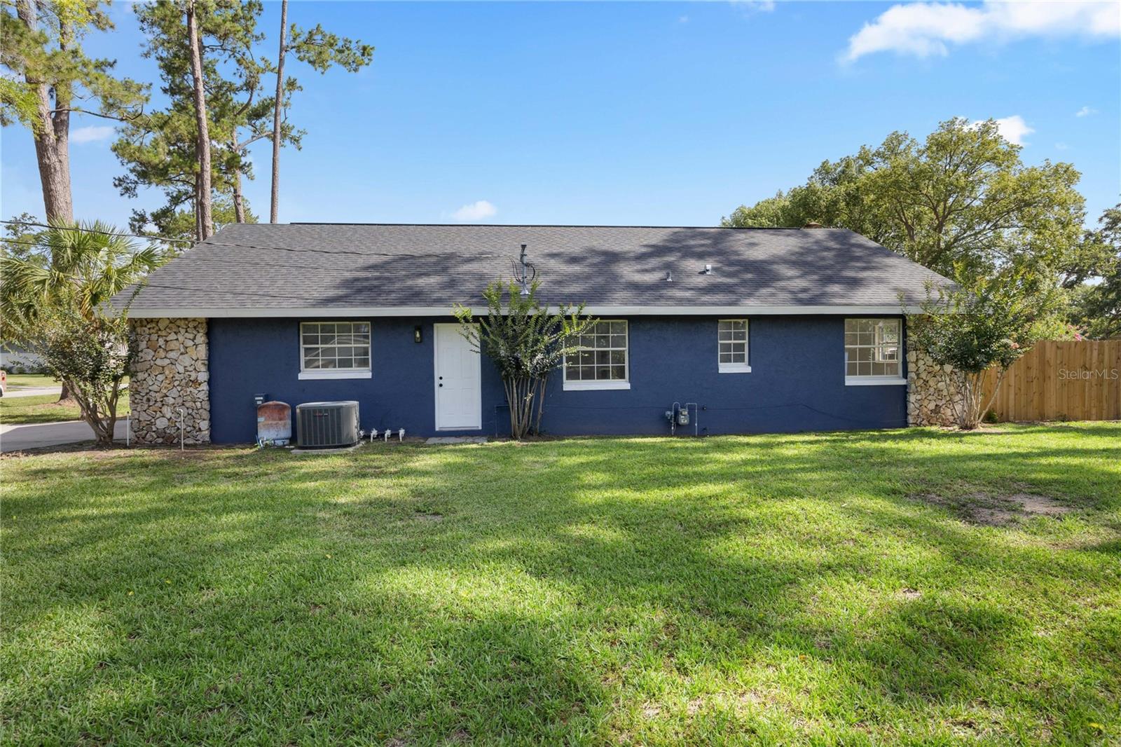 COUNTRY ESTATE - Residential