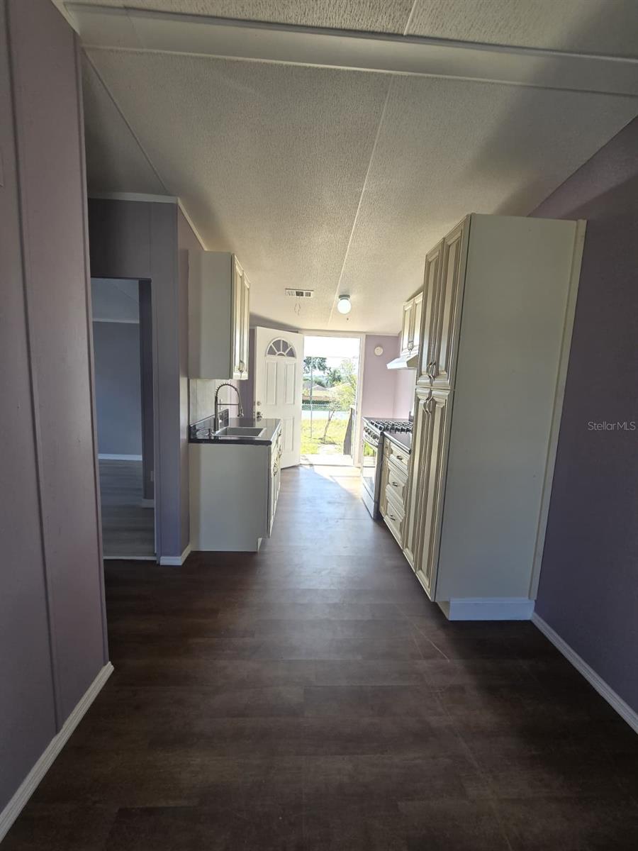 PHOENIX 02 PH 01 - Residential Lease