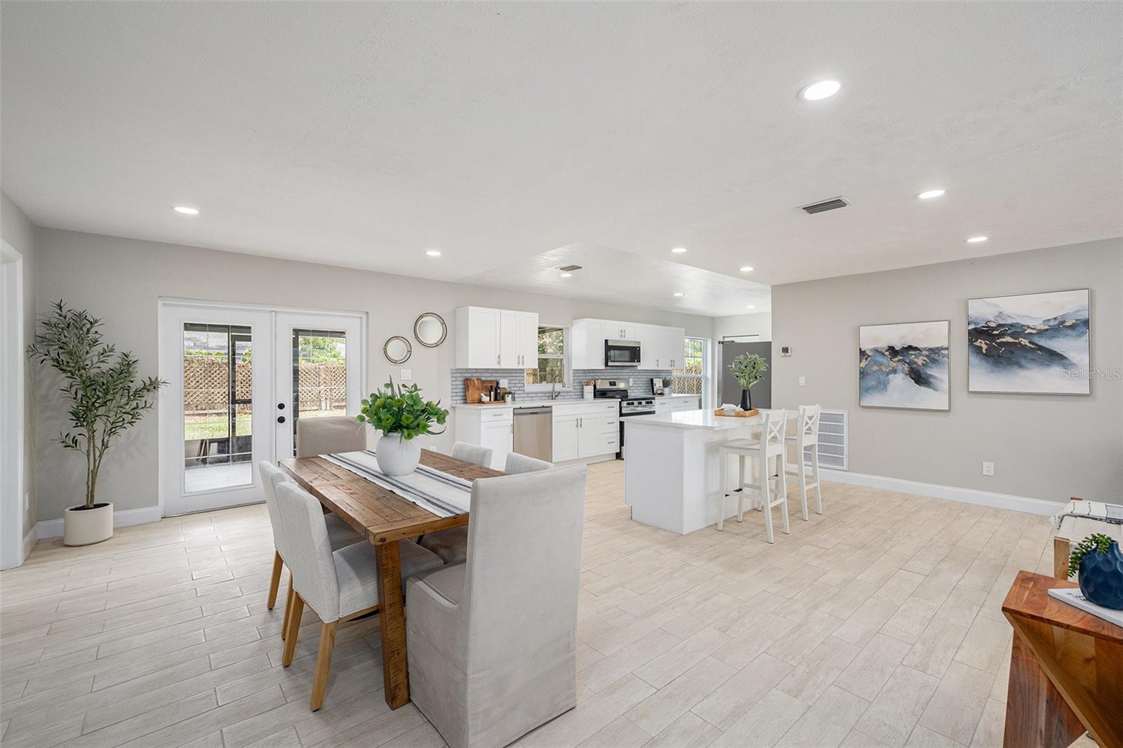 2905 FOREST CIRCLE