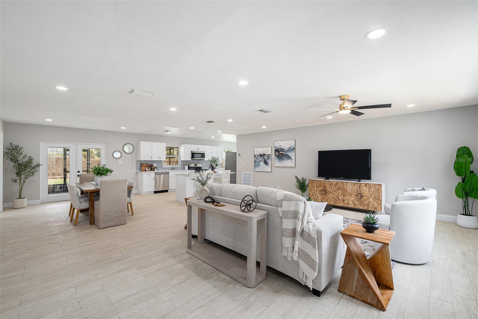 2905 FOREST CIRCLE