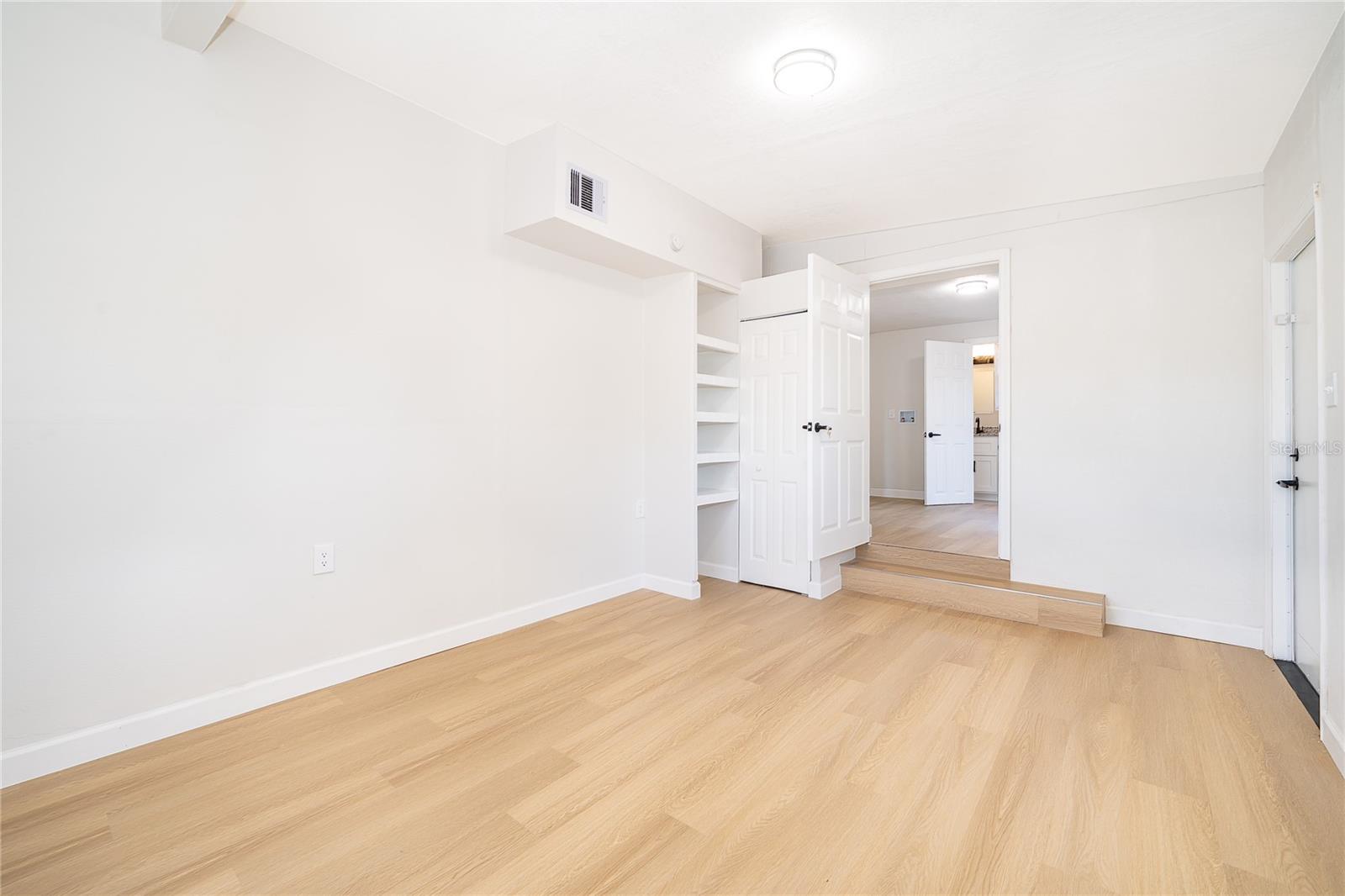 COUNTRY CLUB MANOR UNIT 1 - Residential