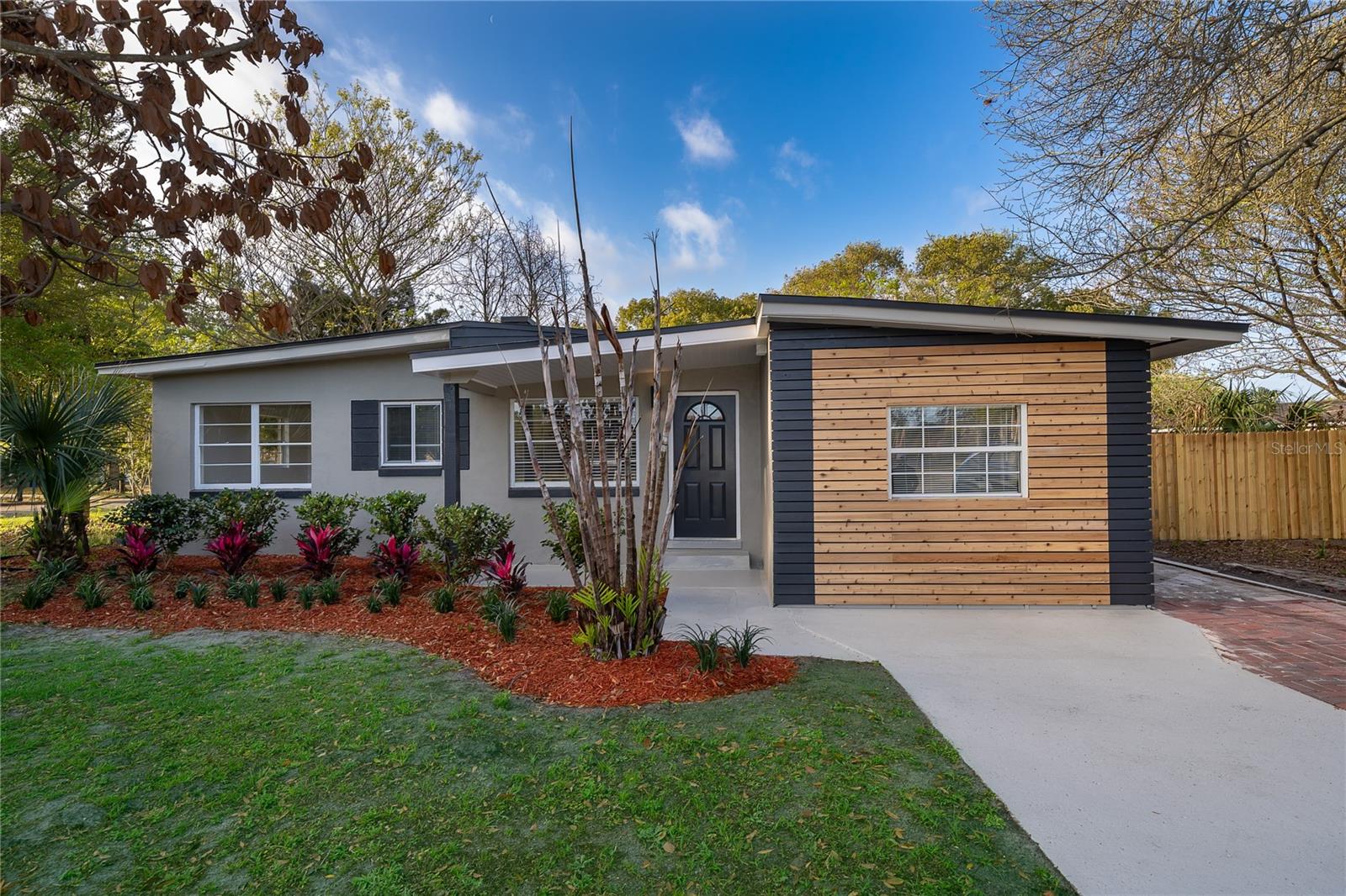 COUNTRY CLUB MANOR UNIT 1 - Residential