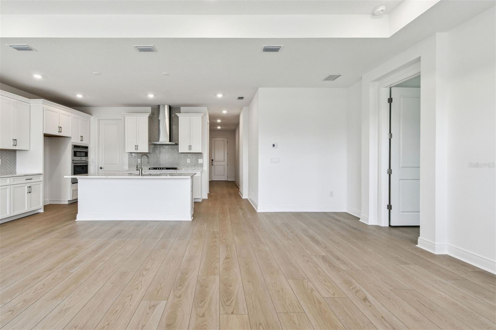 7575 SEAHAWK AVENUE