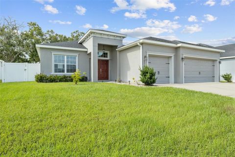 A home in LAKELAND