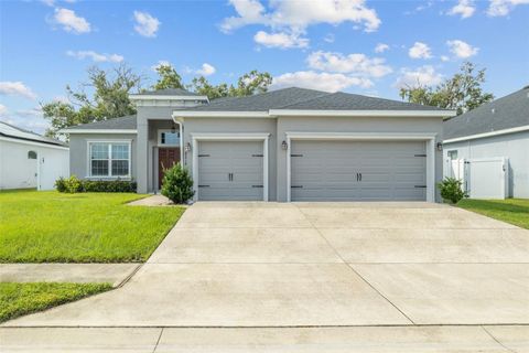 A home in LAKELAND