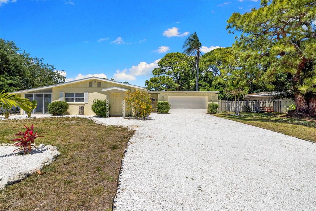 Photo of 6916 Alderwood Drive, Sarasota, FL 34243 (MLS # A4690277)