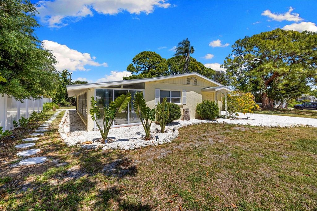 Photo of 6916 Alderwood Drive, Sarasota, FL 34243 (MLS # A4690277)