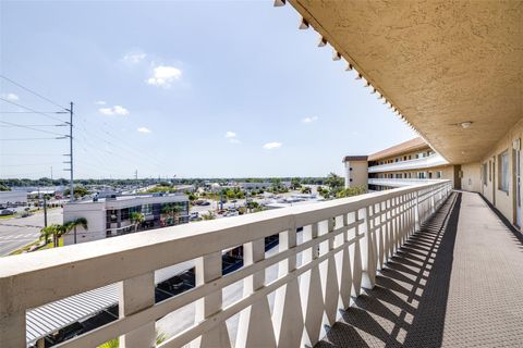 Condominium in SEMINOLE FL 8950 PARK BOULEVARD 4.jpg