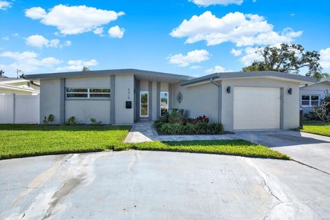 Photo of 4015 Overlook Drive NE, St Petersburg, FL 33703 (MLS # TB8401131)