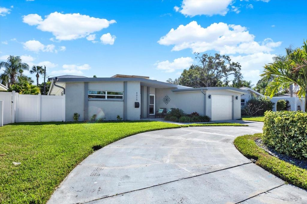 Photo of 4015 Overlook Drive NE, St Petersburg, FL 33703 (MLS # TB8401131)