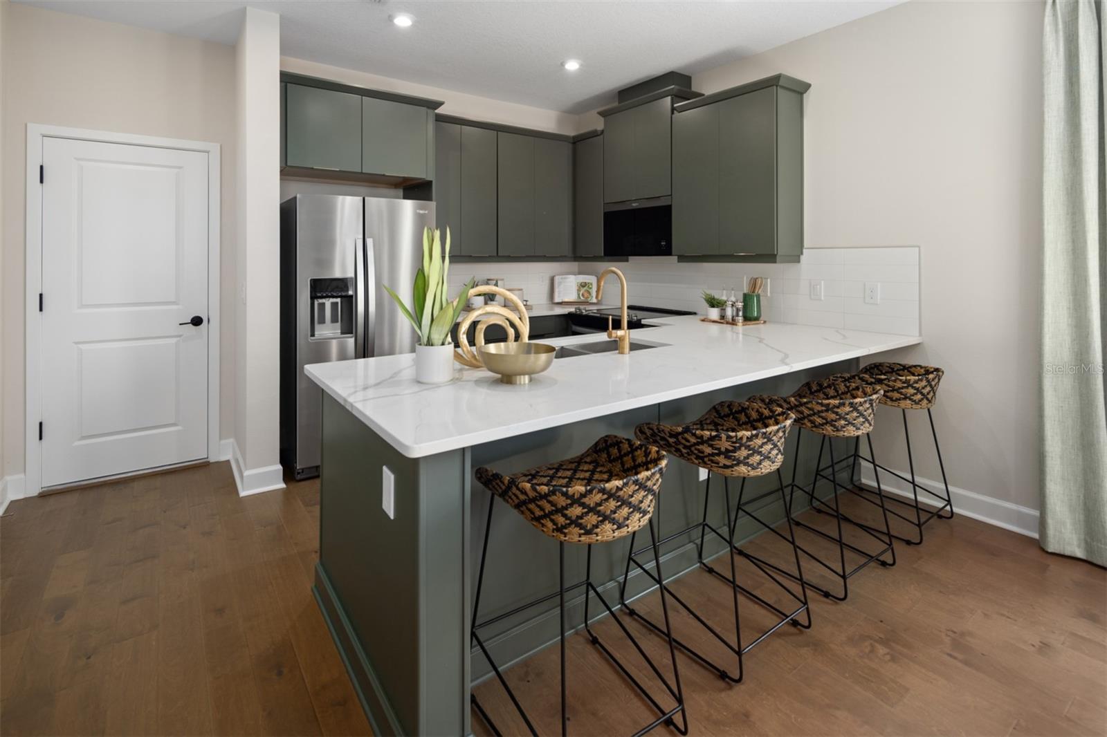 2820 CAMELLIA FLOWER STREET