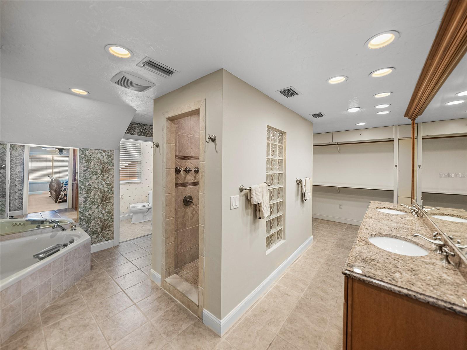 CYPRESS POINT - Residential