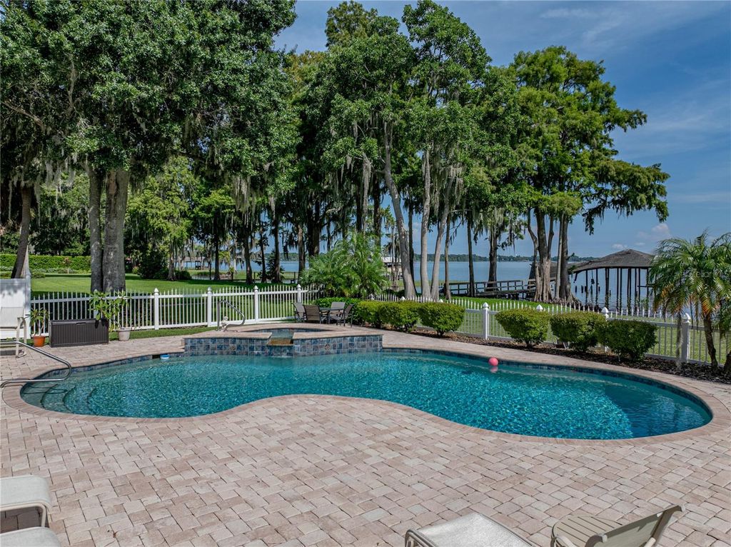 Photo of 1123 Cypress Point W, Winter Haven, FL 33884 (MLS # P4934938)