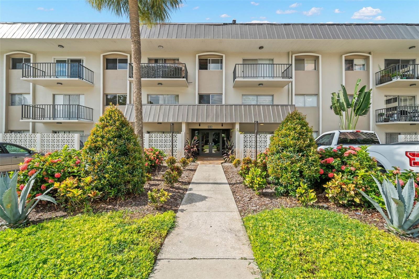 Welcome to Shore Colony, located in the Westshore District, walking distance from Westshore mall and centrally located near i275 for an easy route to downtown Tampa, downtown St Pete, and the Pinellas beaches. Enjoy this first floor unit with an open floor plan close to the pool. Association Responsibilities include Hot/Cold Water pipes including Fire System/Sprinklers, Perimeter/Load Bearing Walls including Common/Party Walls, Electrical Wiring, Balcony/Porches/Stairs, Unfinished Drywall/Wallboard, Roof to include covering, insulation and trusses, Unfinished floors, Exterior Doors, Windows/Sliding Doors. AC and Heating unit including Compressor. INCLUDED in your monthly HOA payment: Cable, Internet, Flood Insurance, sewer, water, trash. Located in the desirable school district of Grady, Coleman, and Plant High School. Call today to schedule your showing!