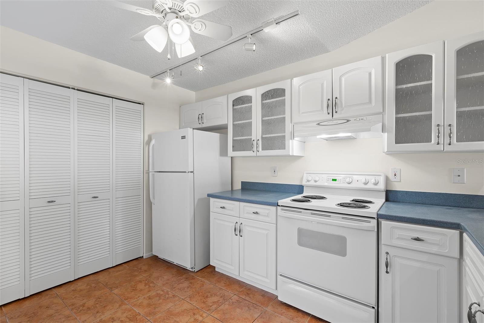 FORTY THREE WEST OAKS - Residential