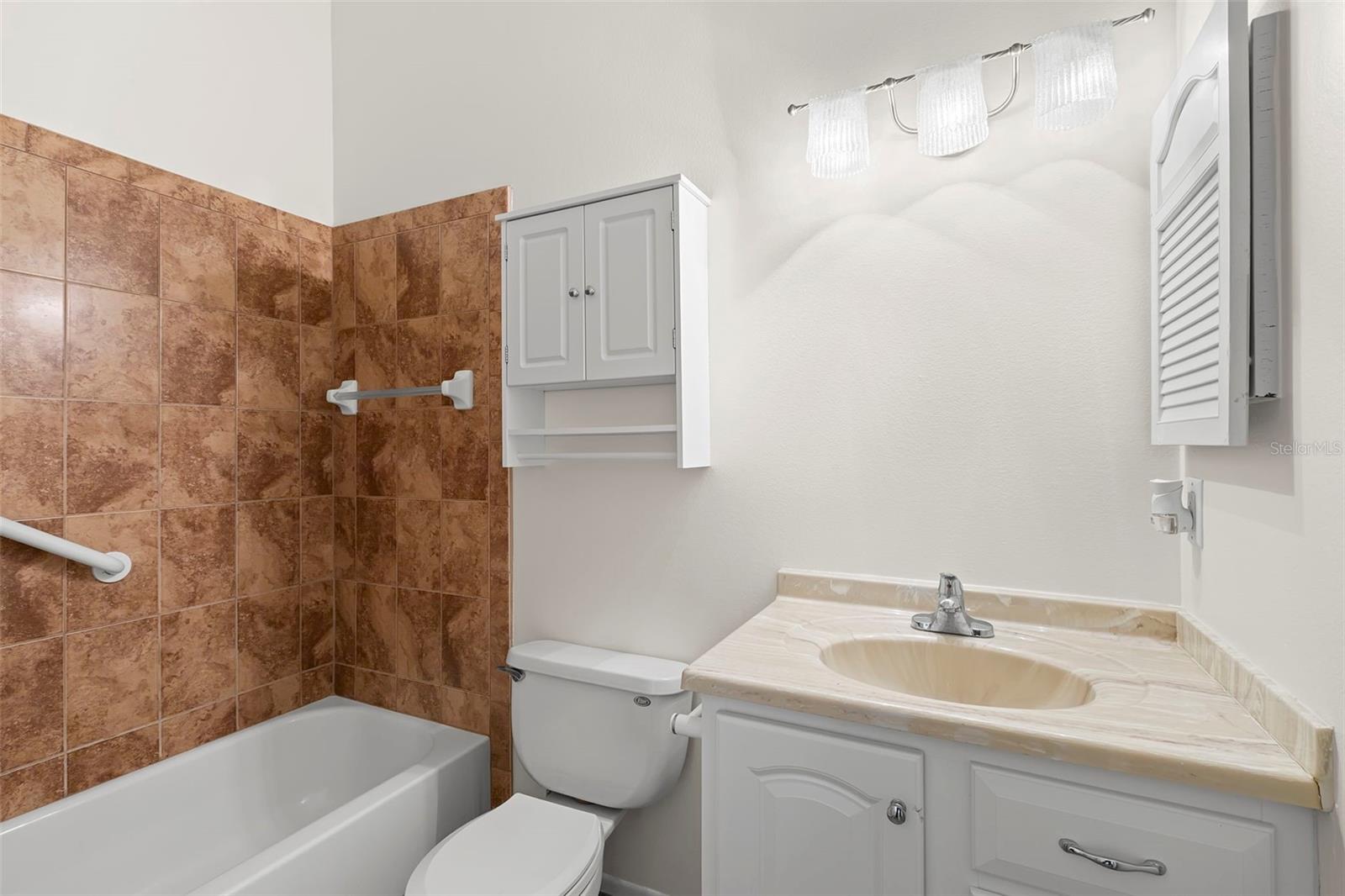 FORTY THREE WEST OAKS - Residential