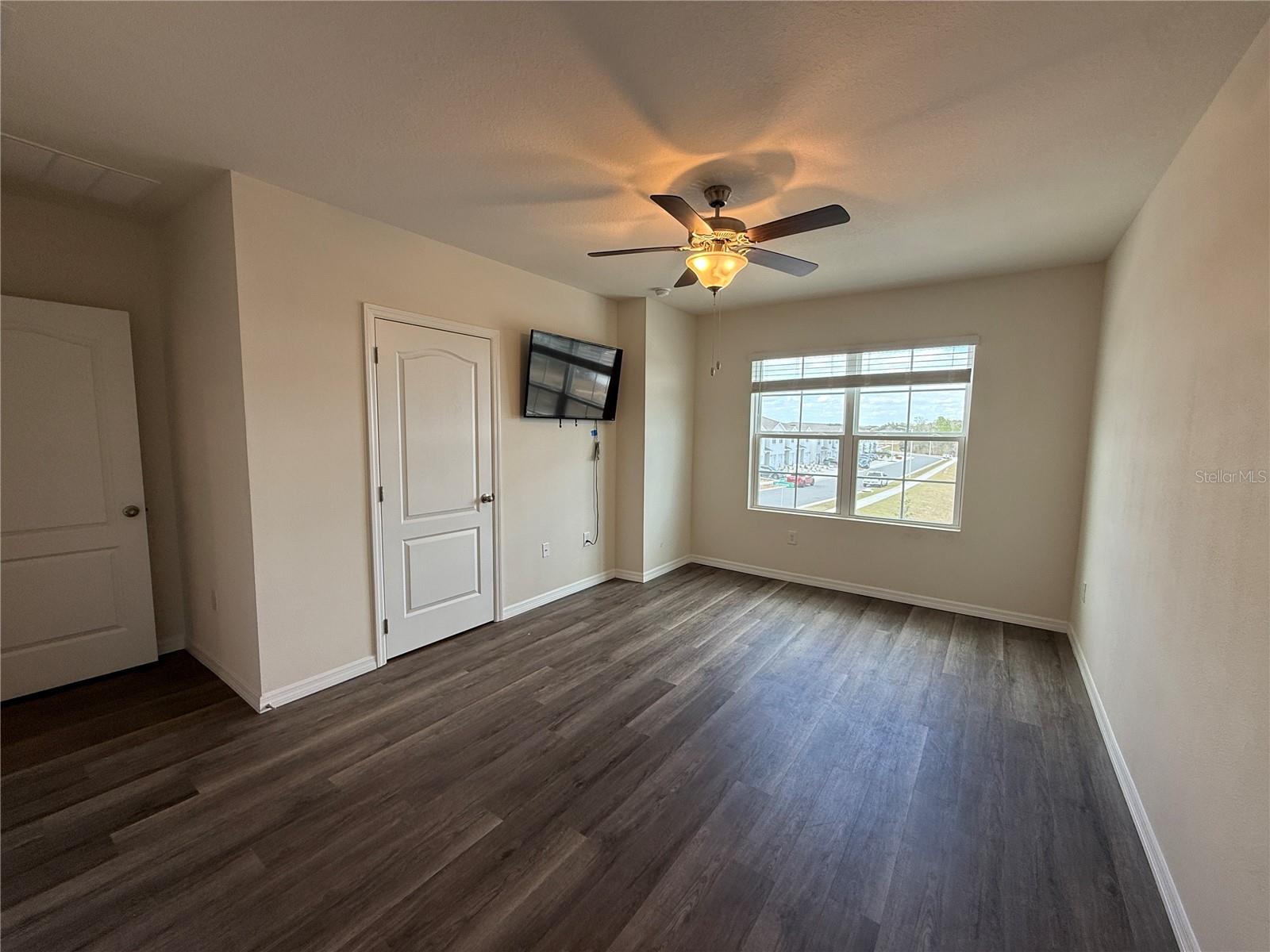 DANBURY/RIDGEWOOD LAKES - Residential Lease