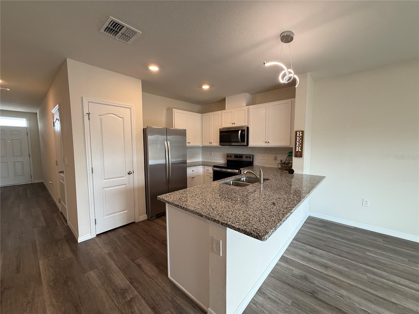 DANBURY/RIDGEWOOD LAKES - Residential Lease