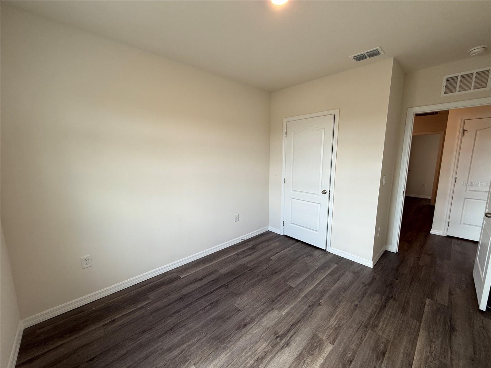 DANBURY/RIDGEWOOD LAKES - Residential Lease