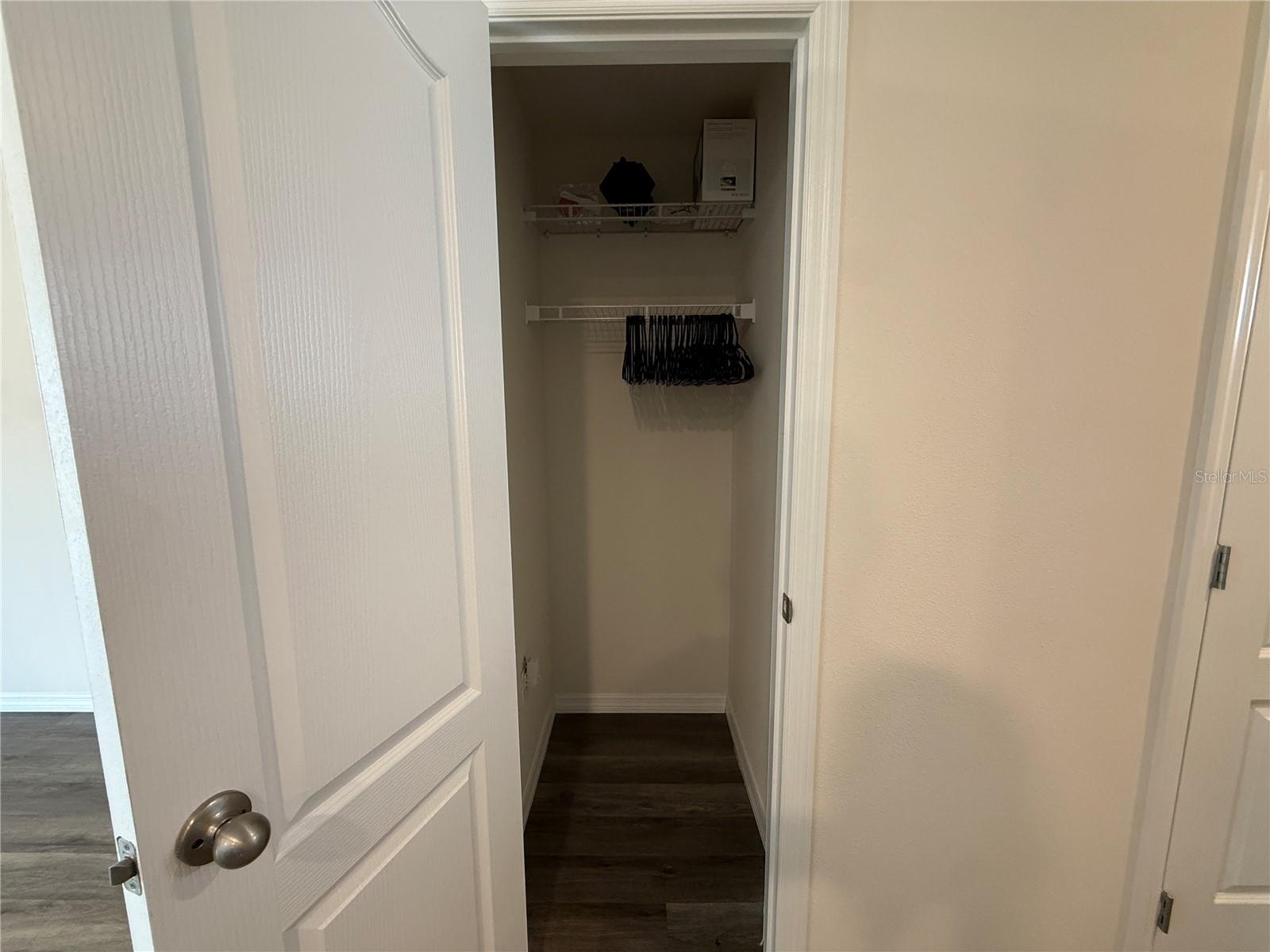 DANBURY/RIDGEWOOD LAKES - Residential Lease