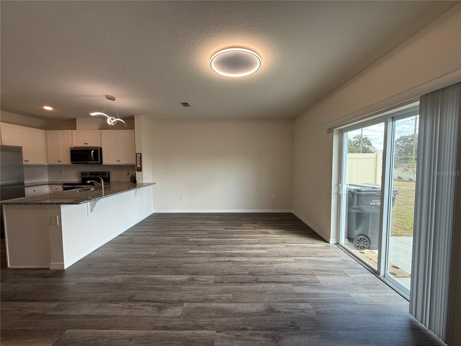 DANBURY/RIDGEWOOD LAKES - Residential Lease