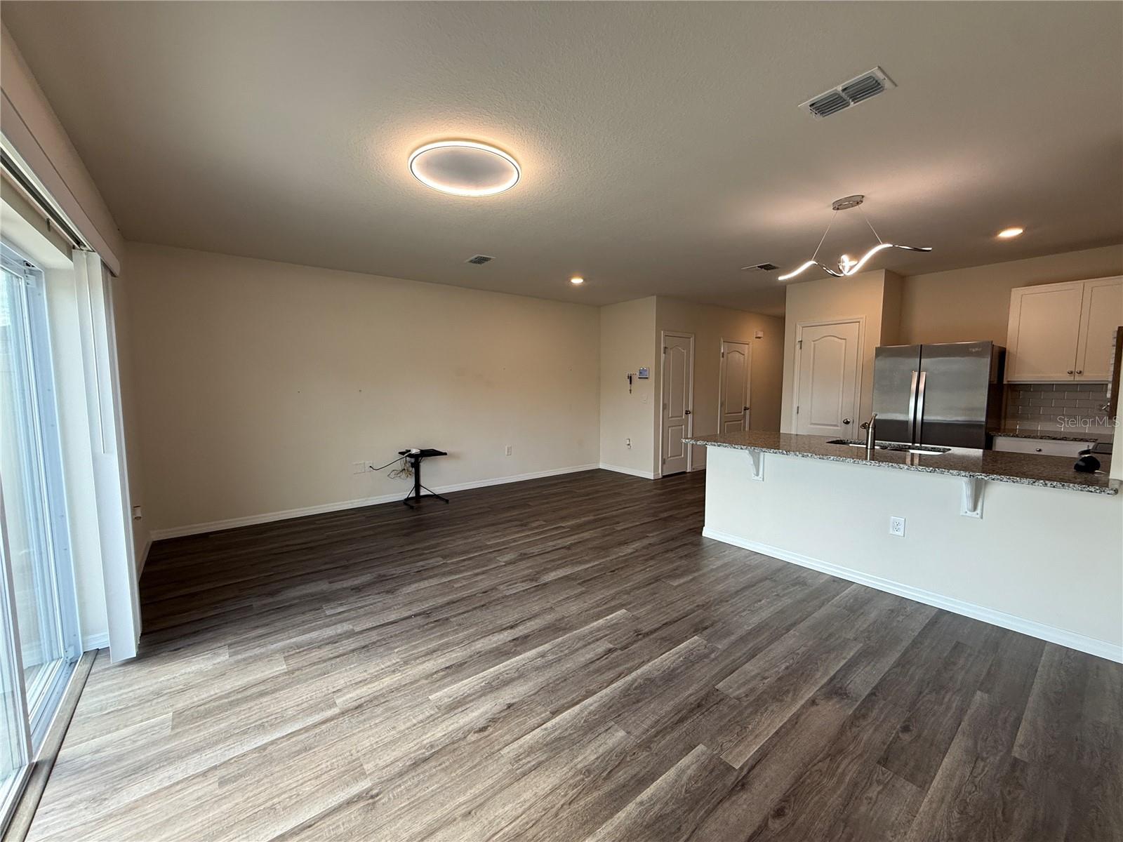 DANBURY/RIDGEWOOD LAKES - Residential Lease