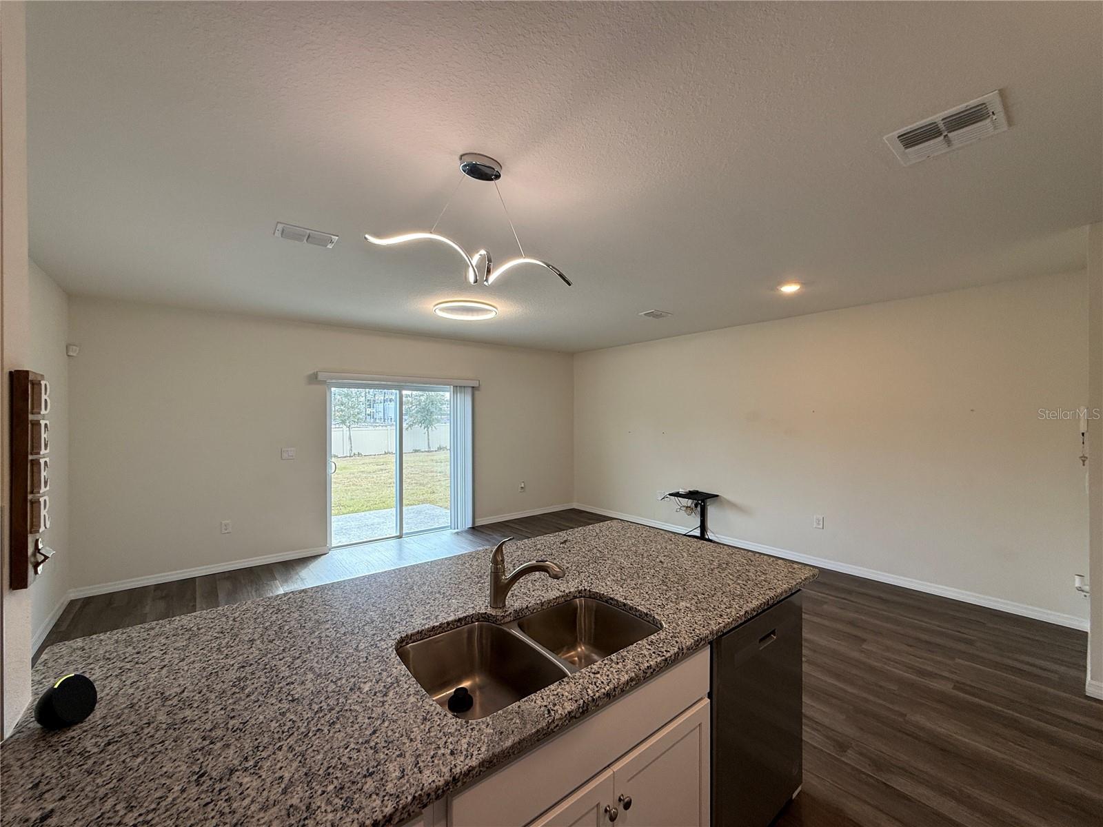 DANBURY/RIDGEWOOD LAKES - Residential Lease