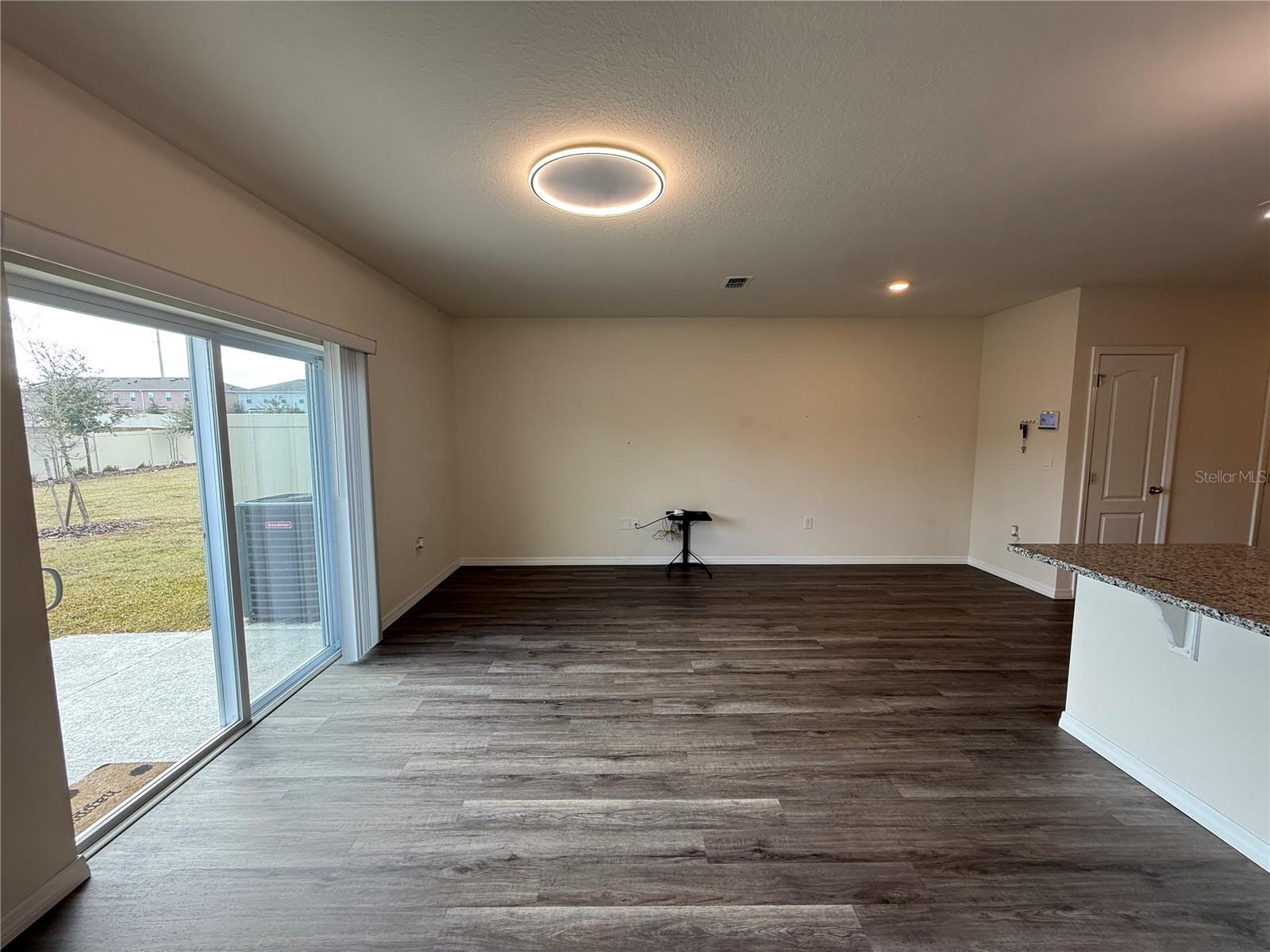 DANBURY/RIDGEWOOD LAKES - Residential Lease