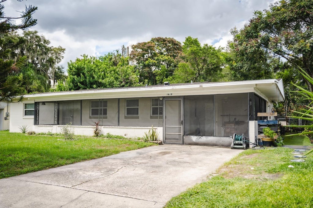 Photo of 1619 Bren Lee Court, Orlando, FL 32805 (MLS # O6439639)