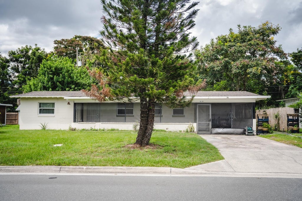 Photo of 1619 Bren Lee Court, Orlando, FL 32805 (MLS # O6439639)