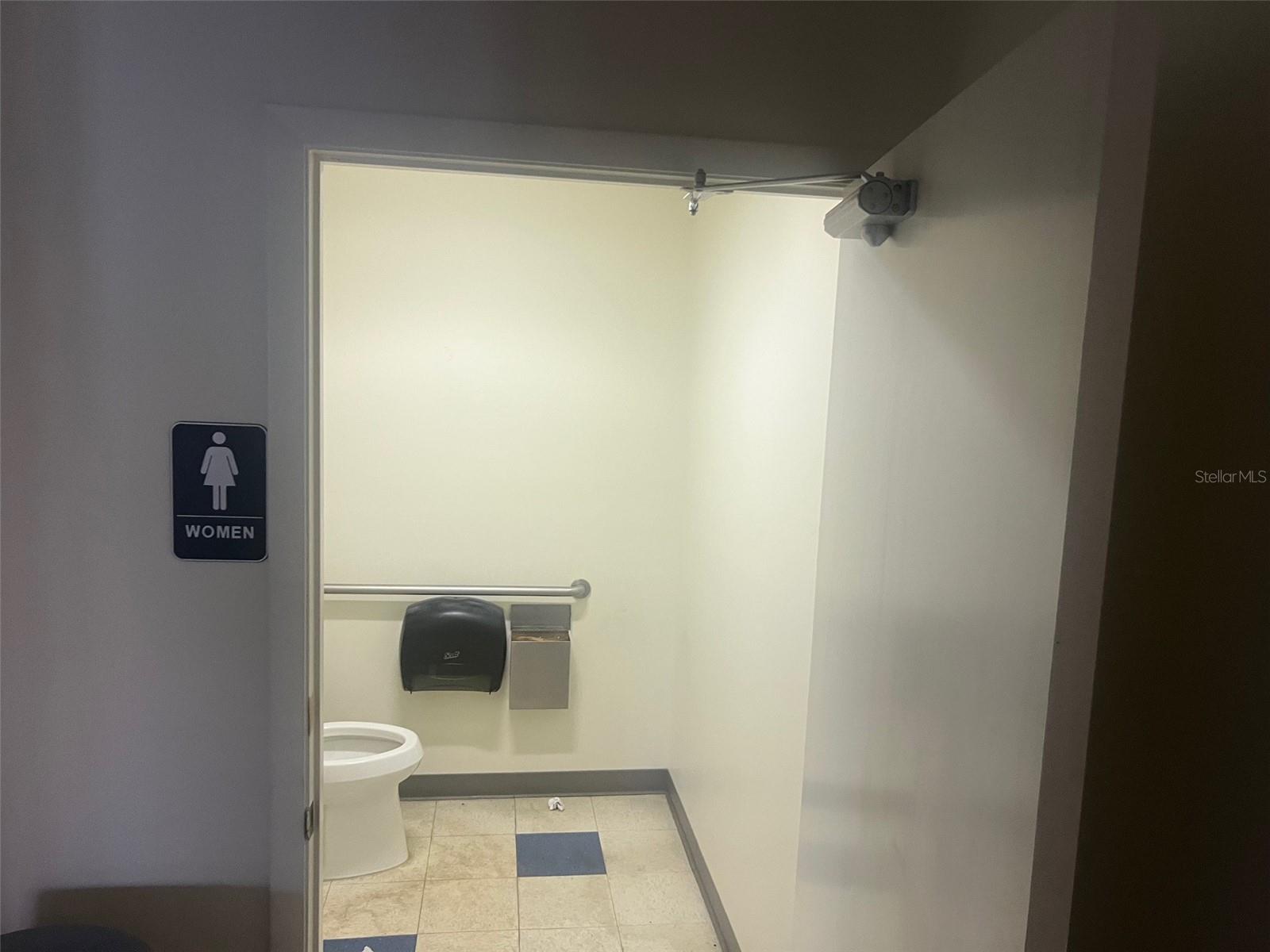 HAMILTON PARK - Commercial Lease