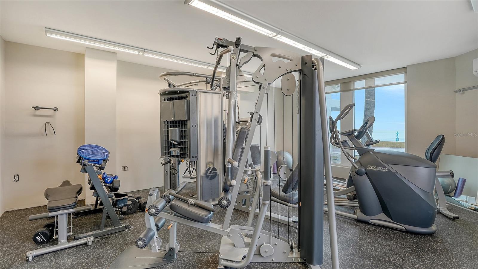 PRIVATEER SOUTH - Residential