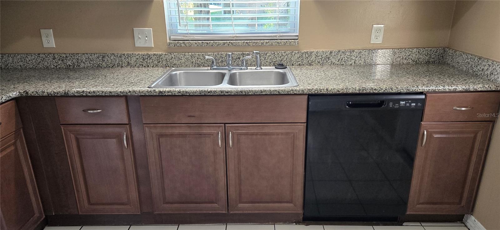 ACREAGE & UNREC - Residential Lease