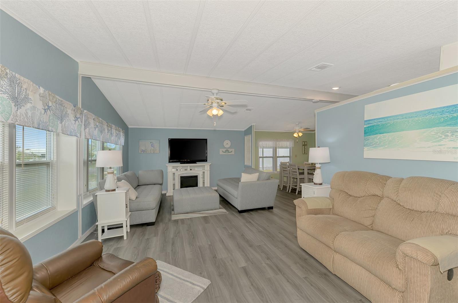 LA CASA MHP CO-OP - Residential