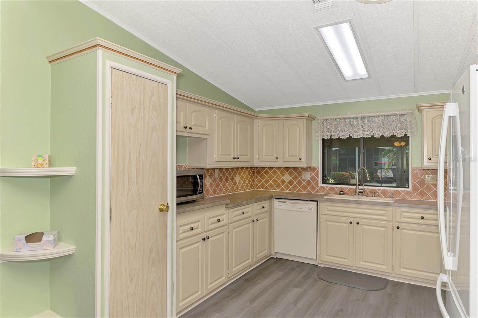 LA CASA MHP CO-OP - Residential