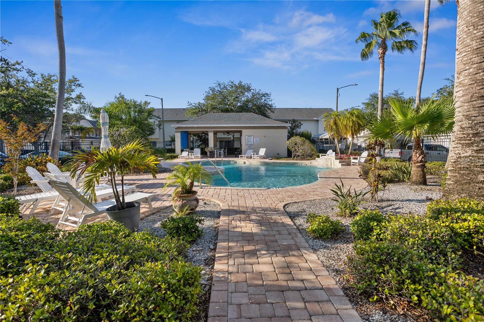 13310 THOROUGHBRED LOOP