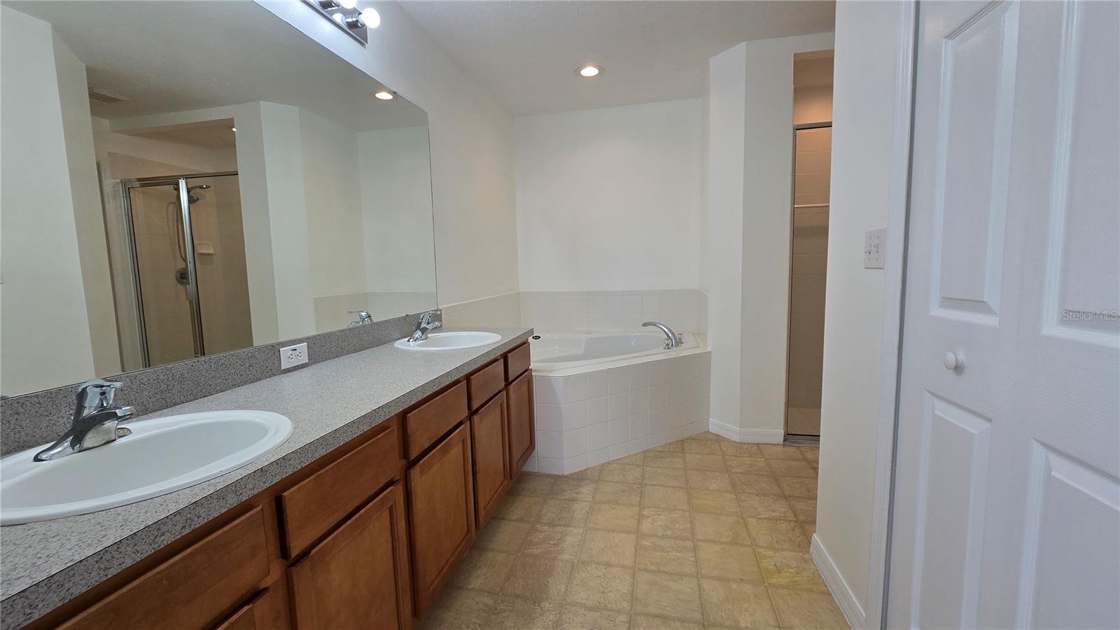HATCHWOOD ESTATES - Residential Lease