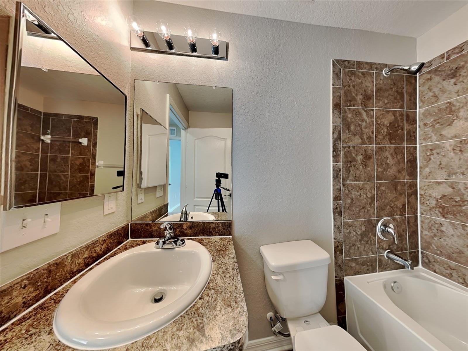 ELOISE WOODS LAKE MARIAM UNIT - Residential Lease