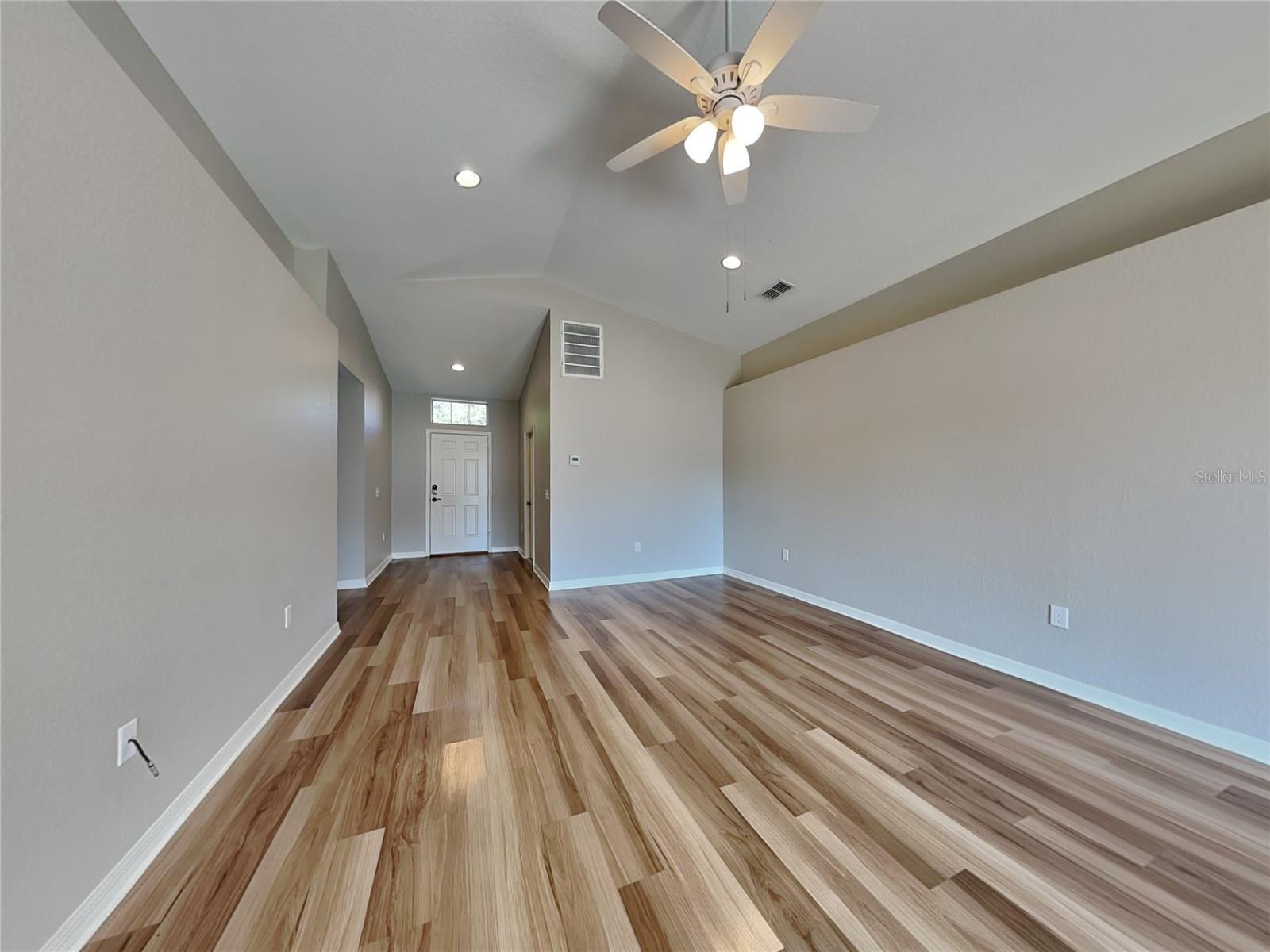 ELOISE WOODS LAKE MARIAM UNIT - Residential Lease