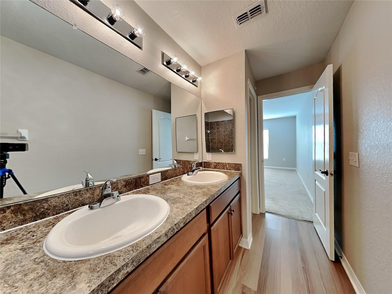 ELOISE WOODS LAKE MARIAM UNIT - Residential Lease