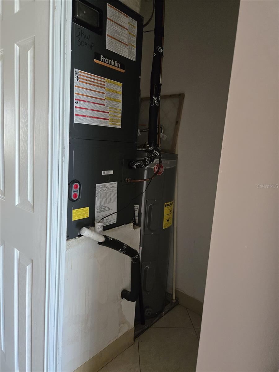 HILL CREST VILLAS - Residential Lease