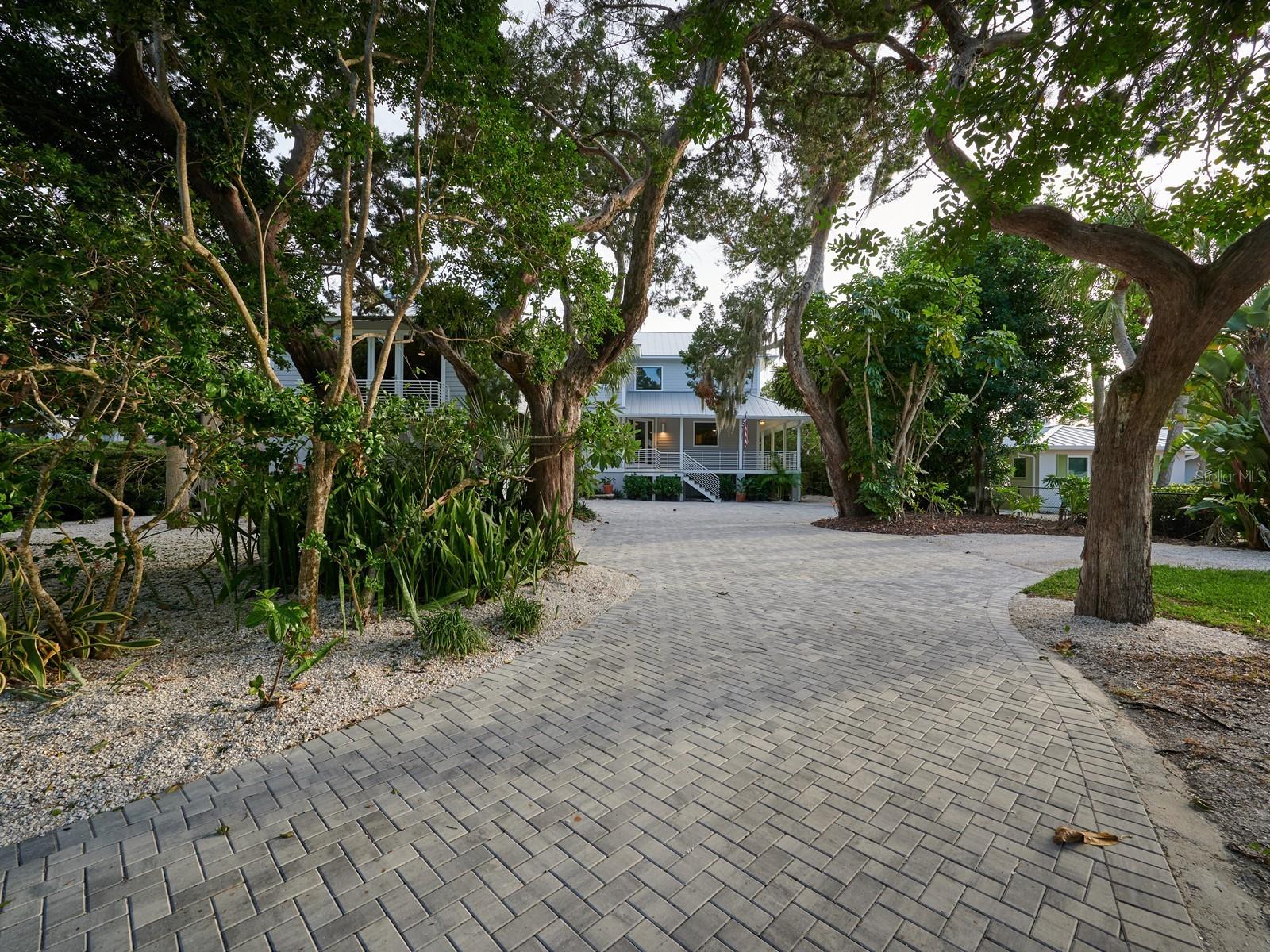 BAY ISLAND SHORES - Residential